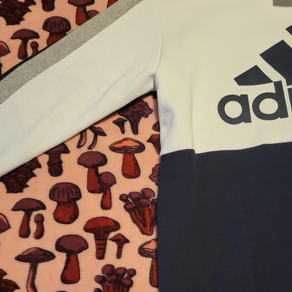 NWT Adidas crewneck - Picture 3 of 4